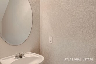 4526 Crow Creek Dr in Colorado Springs, CO - Foto de edificio - Building Photo