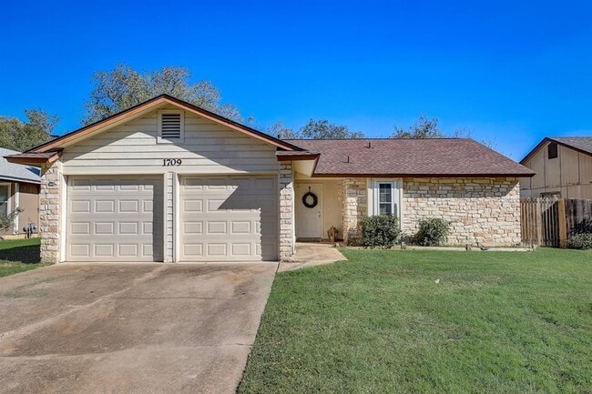1709 Goodson Ln in Round Rock, TX - Foto de edificio - Building Photo