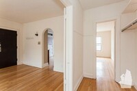 2100 W Ainslie St, Unit 1E in Chicago, IL - Building Photo - Building Photo