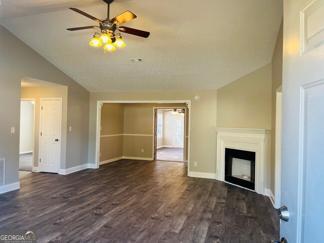 2890 Garnet Way in College Park, GA - Building Photo - Building Photo