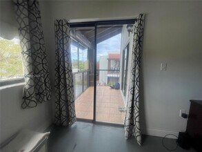 401 NW 107th Ave in Miami, FL - Building Photo - Building Photo