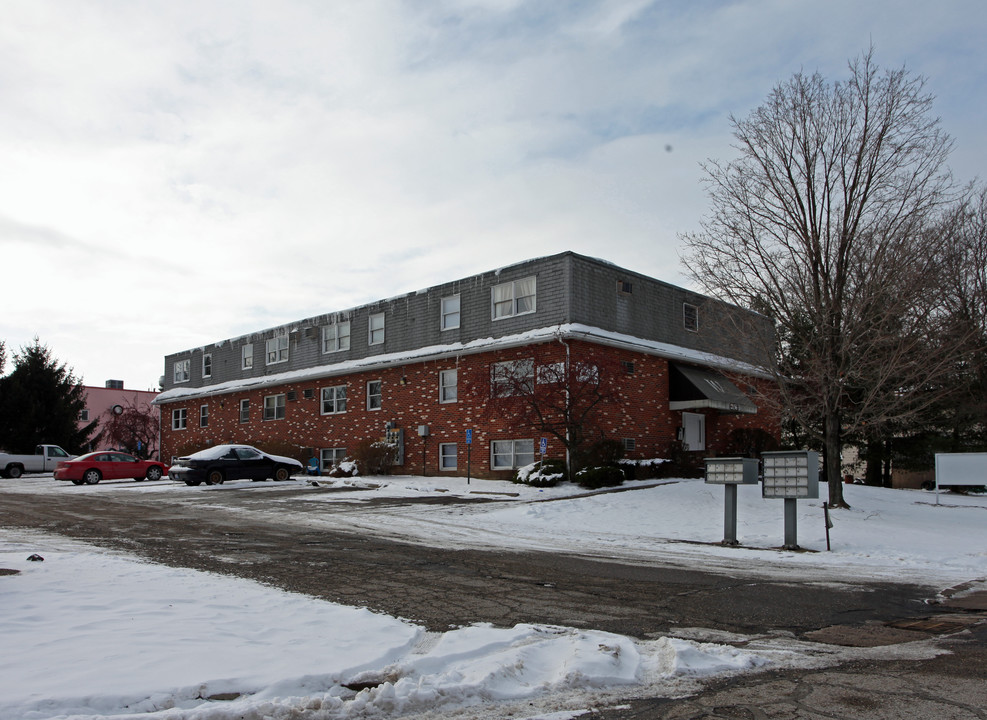 Westwood Court Apartments in Alliance, OH - Building Photo