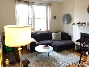 1071 Beacon St in Brookline, MA - Building Photo - Building Photo