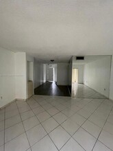 210 NW 87th Ave in Miami, FL - Building Photo - Building Photo