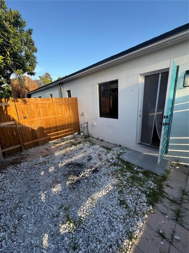 1116 NE 15th Ave in Fort Lauderdale, FL - Foto de edificio - Building Photo