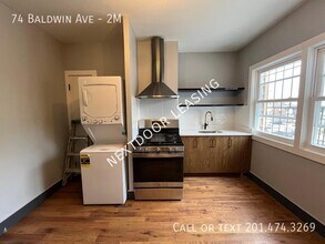 74 Baldwin Ave in Jersey City, NJ - Building Photo - Building Photo