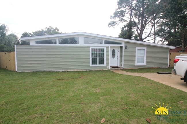 216 Rose Marie Ln SW