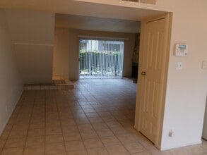 606 Rolling Green Dr in Las Vegas, NV - Building Photo - Building Photo