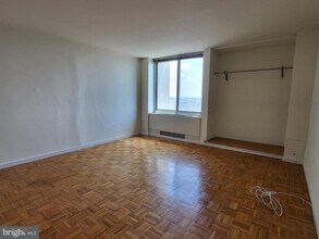 604 S Washington Square in Philadelphia, PA - Building Photo - Building Photo