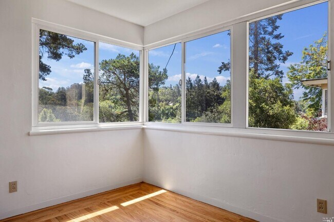 343 Somerset Rd in Piedmont, CA - Building Photo - Building Photo