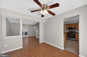 5808 Bunker Woods Ln in Burke, VA - Building Photo - Building Photo