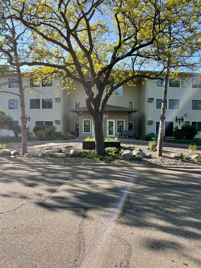 10311 Cedar Lake Rd Rentals in MN