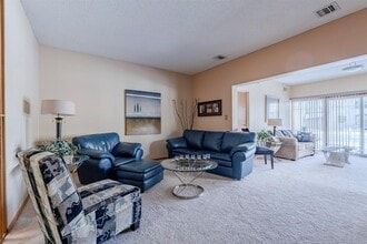 3275 Pembina Hwy in Winnipeg, MB - Building Photo - Building Photo