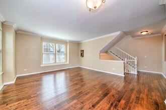 5565 Cambridge Way in Hanover Park, IL - Building Photo - Building Photo