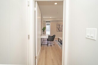 2115 Holly Dr in Los Angeles, CA - Building Photo - Building Photo