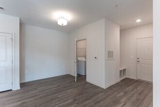 The Groves at 421 in Lillington, NC - Building Photo - Interior Photo