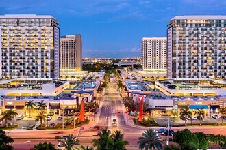 4300 NW 80th Ave in Doral, FL - Building Photo - Building Photo