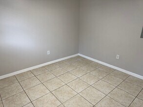 9311 Loras St in New Port Richey, FL - Foto de edificio - Building Photo