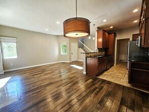 2160 NW Pacific Elm Dr in Issaquah, WA - Building Photo - Building Photo