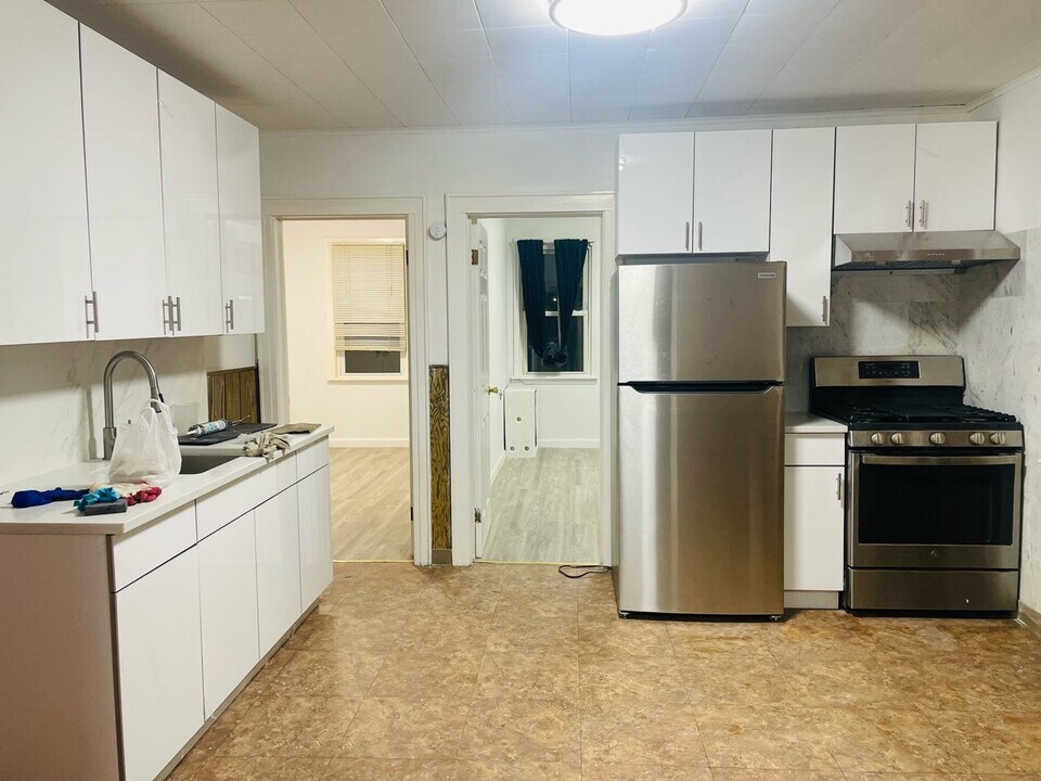13204 14th Rd in College Point, NY - Building Photo