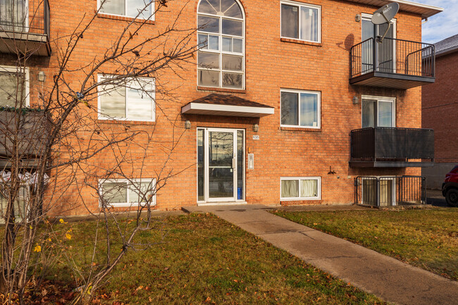 9285 Maurice-Duplessis Boul in Montréal, QC - Building Photo - Building Photo
