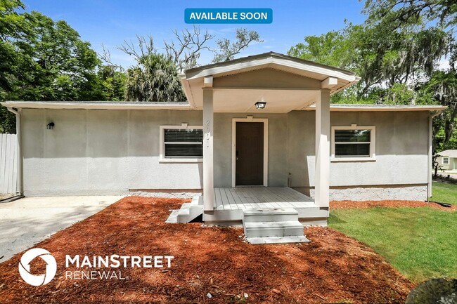 property at 2001 Woodland Dr
