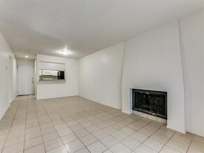 6050 Melody Ln in Dallas, TX - Building Photo - Building Photo