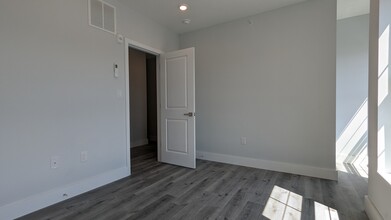 4700 Chestnut St in Philadelphia, PA - Building Photo - Interior Photo