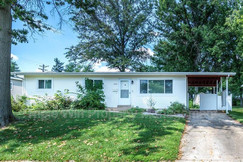 1225 Thrush Ln in Florissant, MO - Building Photo