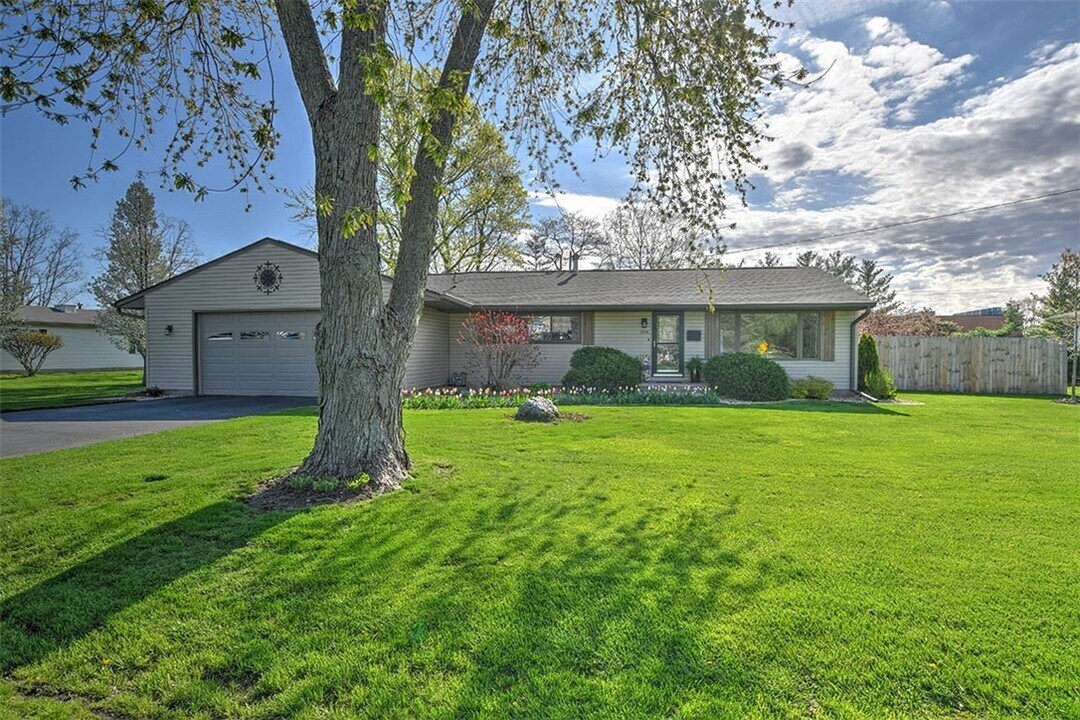 1774 S Ment Dr in Decatur, IL - Building Photo