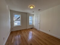 205 D St, Unit # 1 in Boston, MA - Foto de edificio - Building Photo