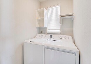 389 N Centro Cir in Shenandoah, TX - Building Photo - Building Photo