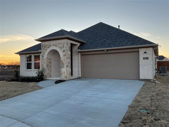 527 Chase Ln in Seagoville, TX - Building Photo