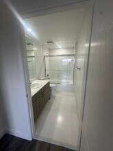 7991 NW 7th St, Unit C2 in Miami, FL - Building Photo - Building Photo