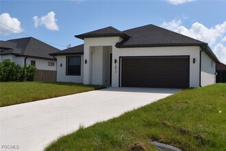 3813 25th St SW in Lehigh Acres, FL - Building Photo - Building Photo