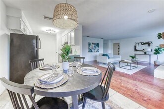 1465 S Meadows Dr in Austin, TX - Building Photo - Building Photo