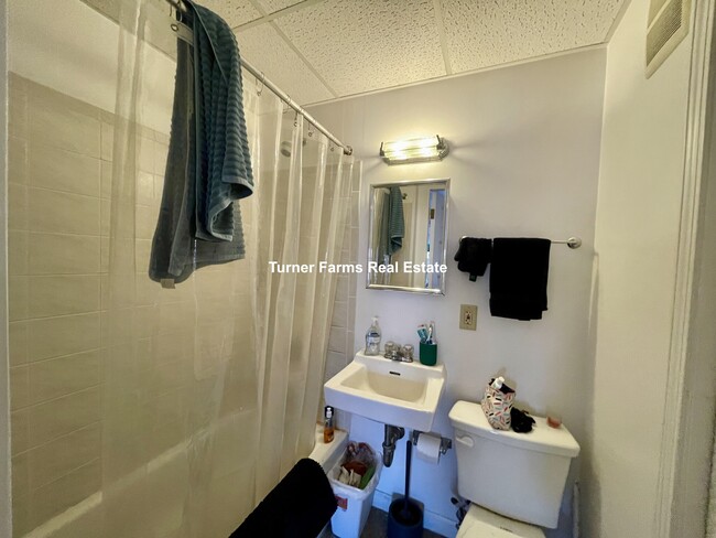 1051 Beacon St, Unit 7 in Brookline, MA - Building Photo - Building Photo