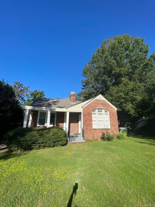 2040 Gorgas St in Montgomery, AL - Foto de edificio