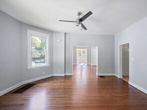 2802 Hyde Park Ave, Unit 1 in Cincinnati, OH - Building Photo - Building Photo