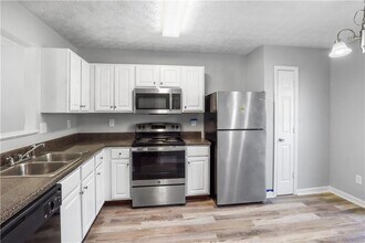 3882 Waldrop Ln in Decatur, GA - Building Photo - Building Photo