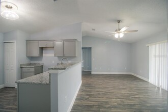 239 Canterbury Ct in Kissimmee, FL - Building Photo - Building Photo