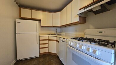 1460 Fairlane Dr in Schaumburg, IL - Building Photo - Building Photo