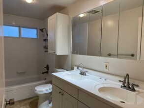 940 167th Ave NE in Bellevue, WA - Building Photo - Building Photo