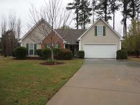725 Windsor Brook Ln in Lawrenceville, GA - Building Photo
