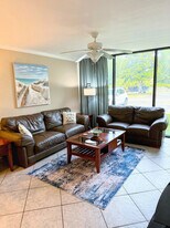 2046 Beach Blvd in Biloxi, MS - Building Photo