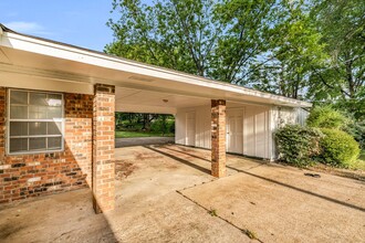 1009 Monroe St in Tupelo, MS - Building Photo - Building Photo