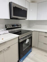 16251 Golf Club Rd in Weston, FL - Building Photo - Building Photo