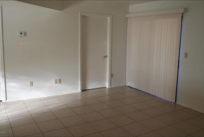 16033 N 25th St, Unit 111 in Phoenix, AZ - Building Photo - Building Photo