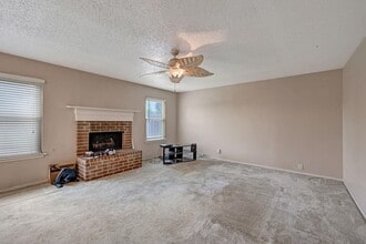 201 Amber Ridge Dr in Arlington, TX - Foto de edificio - Building Photo