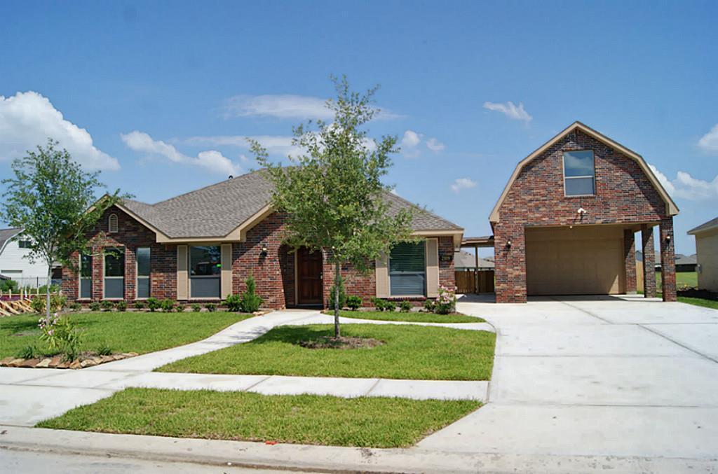 2109 Bisbee Rd in League City, TX - Building Photo